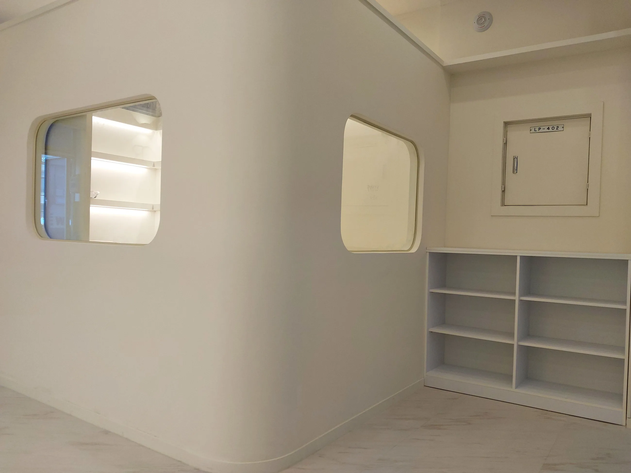 피부샵 인테리어 공사 — 곡선가벽